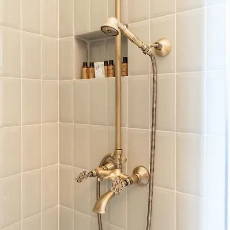 Suolo فندق أورلا